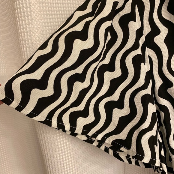 VOY BLACK/WHITE DRESS WITH RIC-RAC BELT - SIZE L - NWT - Picture 8 of 10